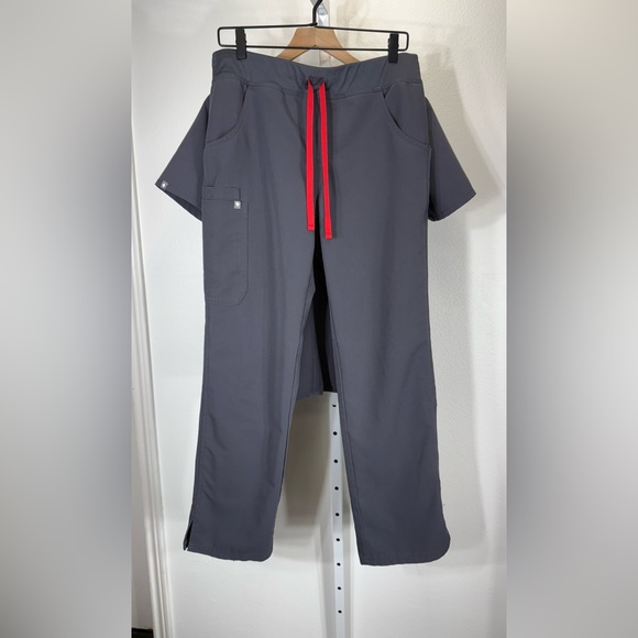 FIGS SET CHARCOAL GRAY RED Casma Kade Size Medium - Picture 2 of 10